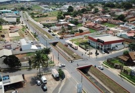 Novo pontilhão da Avenida José Amando de Queiróz recebe asfaltamento