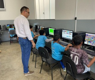 Imagem 2 do post Secretário Alaercio Rodrigues juntamente com Secretaria de Desenvolvimento Social desenvolvem uma sala de informática e programação para o Lar das Crianças