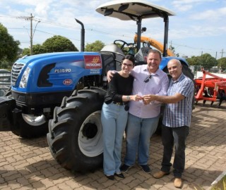 Imagem 3 do post Celebração do Dia do Agricultor em Patrocínio reúne autoridades e produtores para entrega de maquinários e reconhecimento do trabalho no campo