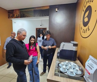 Imagem 2 do post Diretorias das Acip e Cdl inauguraram o “Espaço do Café” na sede das entidades