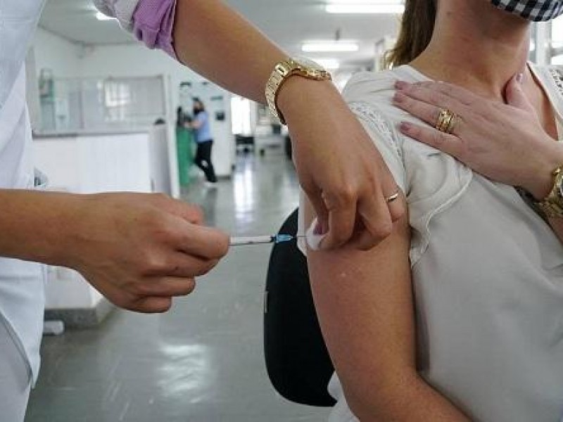 Secretaria de Saúde promove atualização do cartão de vacinas dos seus servidores