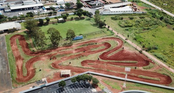 Governo Municipal reforma Pista de Motocross do Espaço Cultural