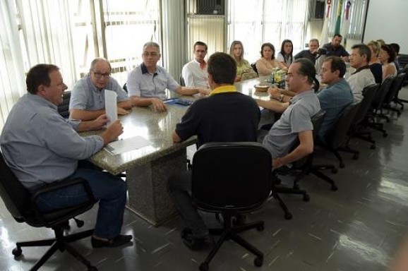 Presidentes e diretores das ACIP/CDL e Sindcomercio conseguem apoio do prefeito Deiró e vereadores na fiscalização de ambulantes irregulares