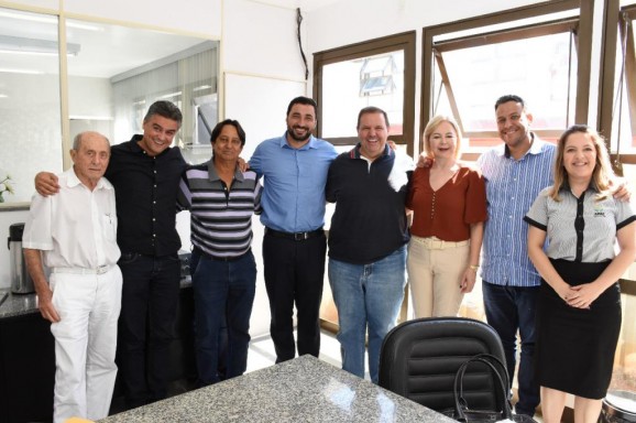 Prefeito Deiró Marra recebe visita da diretoria da Apae