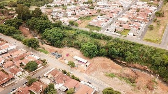 Obras de canalização do Córrego Rangel foram retomadas