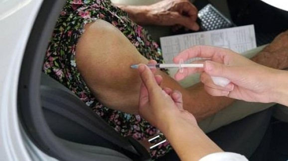 Governo Municipal antecipa para esta semana a segunda dose da vacina CoronaVac para os idosos entre 73 e 70 anos