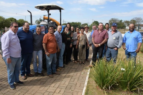 Celebração do Dia do Agricultor em Patrocínio reúne autoridades e produtores para entrega de maquinários e reconhecimento do trabalho no campo