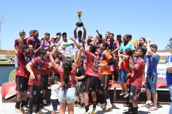 Caxambú Vidrolar é o grande campeão do Campeonato de Futebol Rural 2023 em Patrocínio.