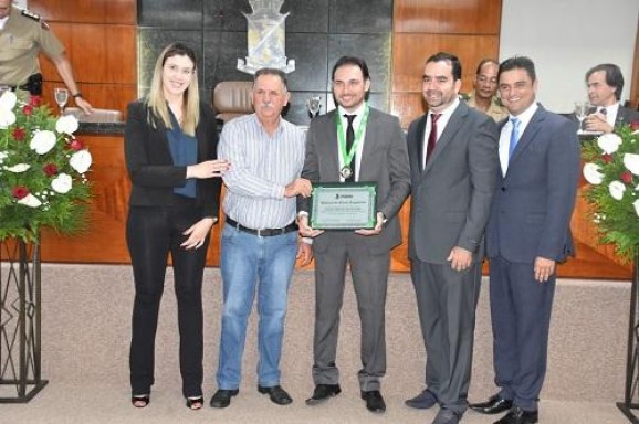 Trabalho do HC Patrocínio é reconhecido com ‘Mérito Legislativo’ entregue pela Câmara Municipal