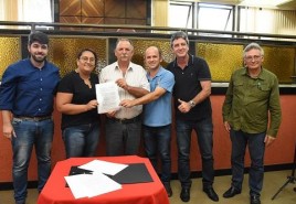 Assinado Termo de Doação de 10 mil toneladas de gesso pela empresaMOSAIC FERTILIZANTES para os agricultores familiares de Patrocínio