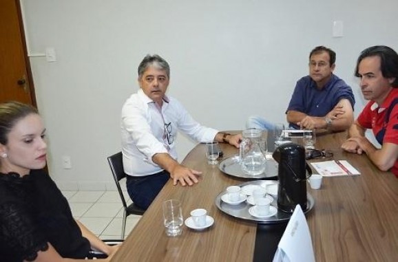 Presidentes das ACIP/CDL recebem visita da direção da empresa responsável pela zona azul de Patrocínio
