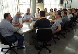 Presidentes e diretores das ACIP/CDL e Sindcomercio conseguem apoio do prefeito Deiró e vereadores na fiscalização de ambulantes irregulares