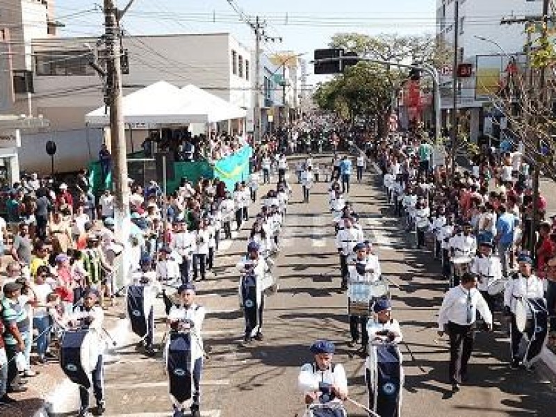 Desfile de 7 de setembro mostra belezas das regiões do Brasil