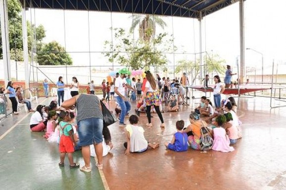 Crianças atendidas pelos CRAS e CASI participam de comemoração do dia das crianças