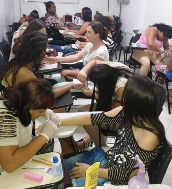Sine encerra 2019 com curso de manicure
