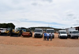 Governo Municipal recebe novas máquinas e veículos