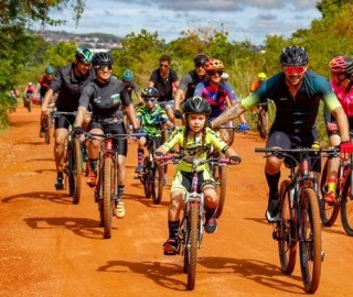 Imagem 1 do post Pink Team, Ciclo  Cerrado e Cafebras realizaram Pedal Solidário