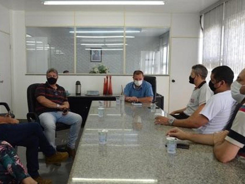 Prefeito Deiró Marra recebe representantes do comércio de Patrocínio