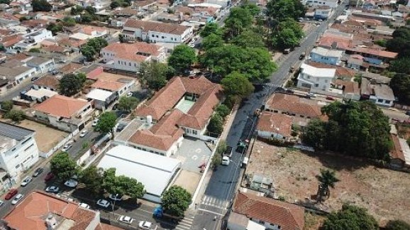 Governo Municipal inicia recapeamento de trecho da Rua Presidente Vargas