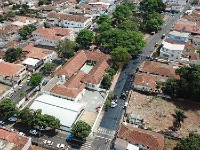 Governo Municipal inicia recapeamento de trecho da Rua Presidente Vargas