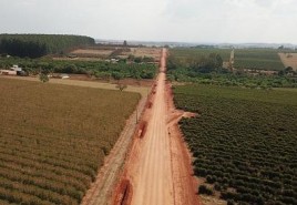 Governo Municipal realiza recuperação da estrada de acesso à comunidade de Chapadão de Ferro