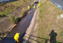 Para combater infestação de pernilongos Governo Municipal inicia Operação Fumacê e limpeza no canal da Avenida José Amando de Queiroz