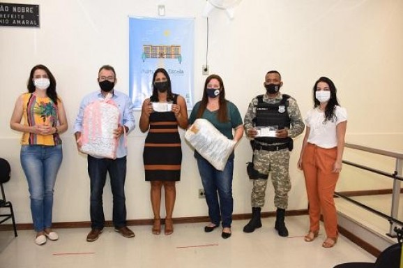 Rede Municipal de Educação recebe doação de máscaras