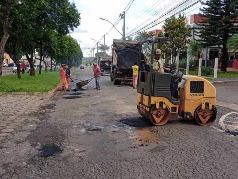 Governo Municipal intensifica manutenções de vias urbanas e rurais durante período chuvoso