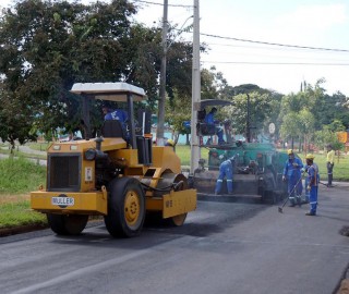 Imagem 1 do post Duas vias receberam novo asfalto nesta segunda-feira