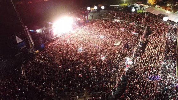 Duas primeiras noites de FENACAFÉ reúnem mais de 54 mil pessoas no Parque de Exposições