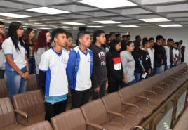 Alunos do ensino médio participam da Reunião Ordinária