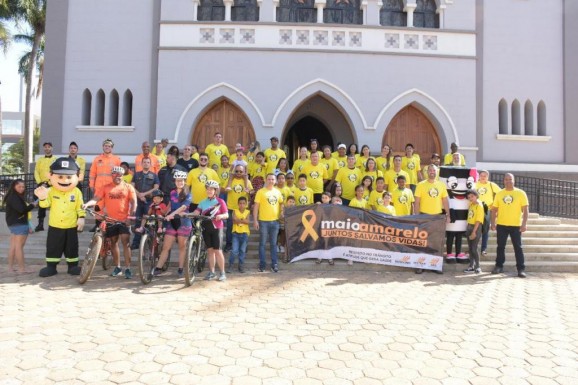 Governo Municipal promoveu passeata da Campanha Maio Amarelo