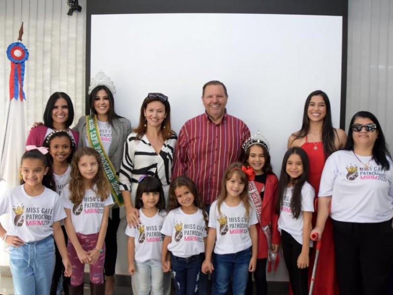 Prefeito Deiró Marra recebe a visita das candidatas ao Miss Café Patrocínio...