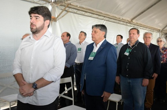 Prefeito Deiró Marra participa de cerimônia de inauguração da nova unidade da Cooxupé