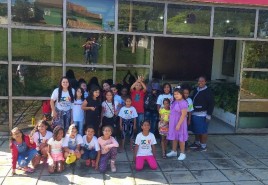 CRAS Geraldo Tuniquinho proporciona as crianças do SCFV visita a Biblioteca Pública Municipal Idalides Paulina de Souza
