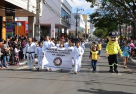 Desfile Cívico no Dia da Independência: Patrocínio Celebra o Brasil de Todos e Para Todos